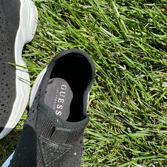 Size 7 Guess Slip On - Picture 5 of 6